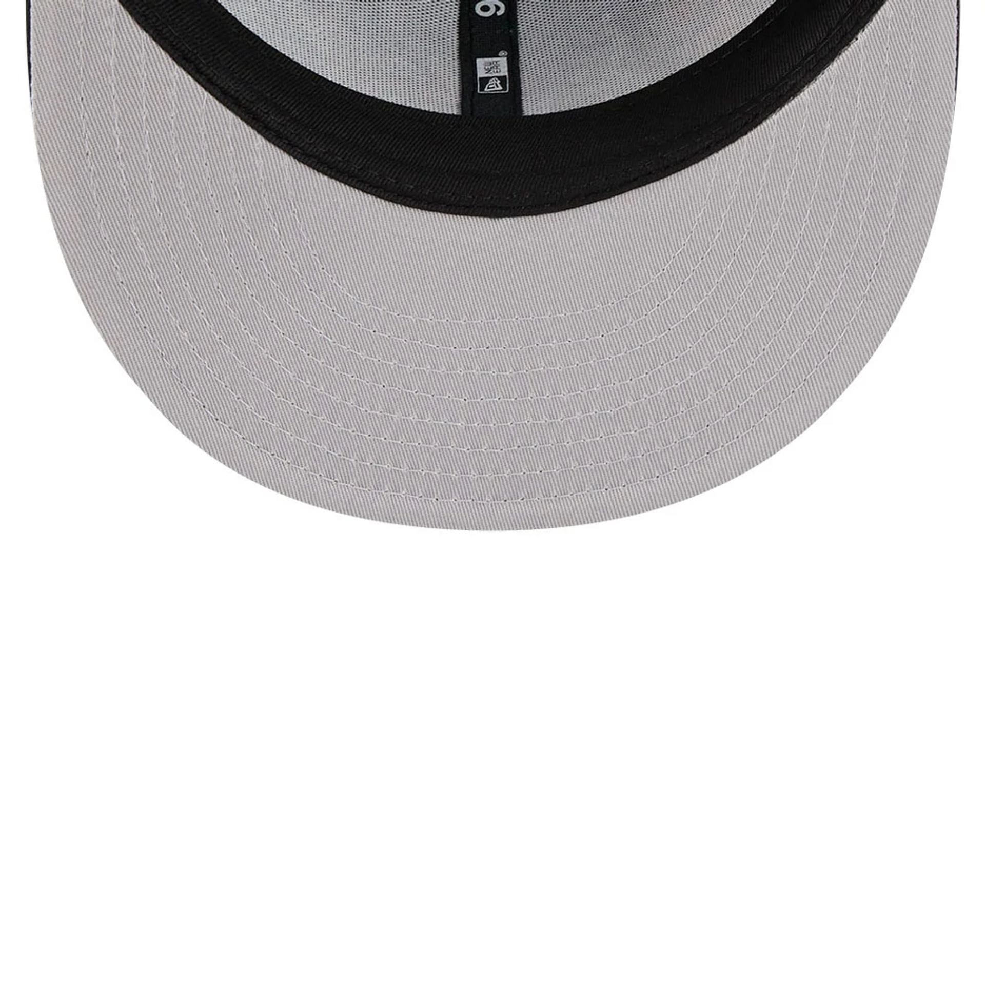 Pictured is this NBA Hardwood Classic All Star Game New York Knicks 9FIFTY Snapback cap in blue. 2