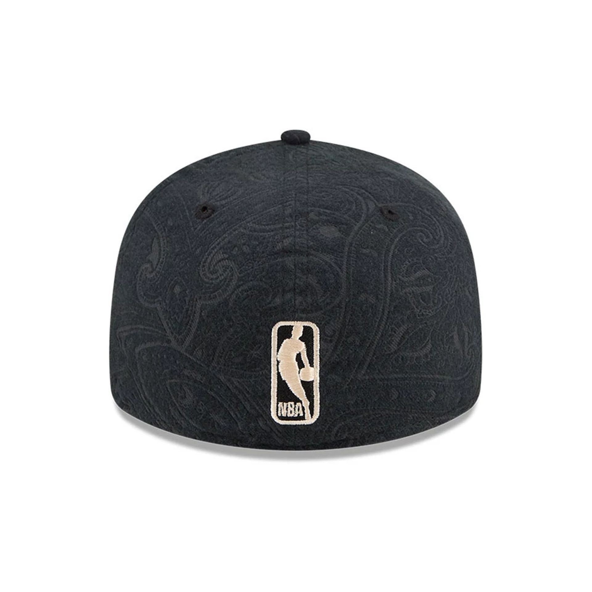 Pictured is this NBA Brushed Cotton New York Knicks 59FIFTY Fitted cap in black. 7