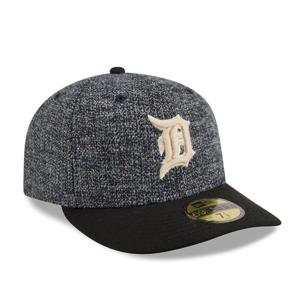 Detroit Tigers MLB Tweedy Cotton Black New Era 59FIFTY Fitted Cap, three-quarter view showing the cream raised embroidery D logo on the textured tweedy cotton crown, a black flat visor and the gold 59FIFTY size sticker on the top.
