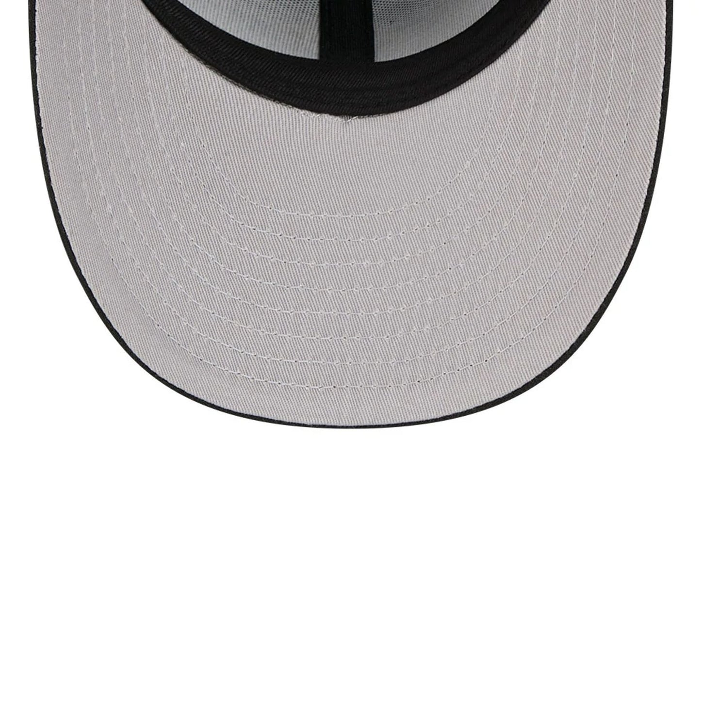 Pictured is this MLB Tweedy Cotton Chicago Cubs 59FIFTY Fitted cap in black. 2