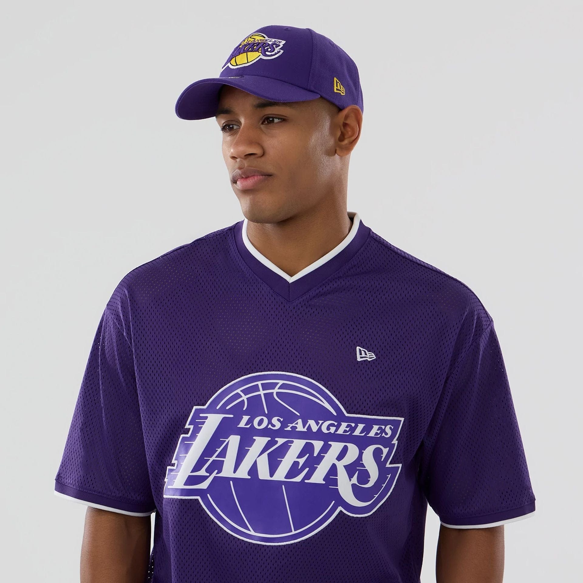 The model is wearing this NBA Mesh LA Lakers Oversized T-Shirt in purple. 6