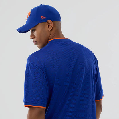 The model is wearing this NBA Mesh New York Knicks Oversized T-Shirt in blue. 7