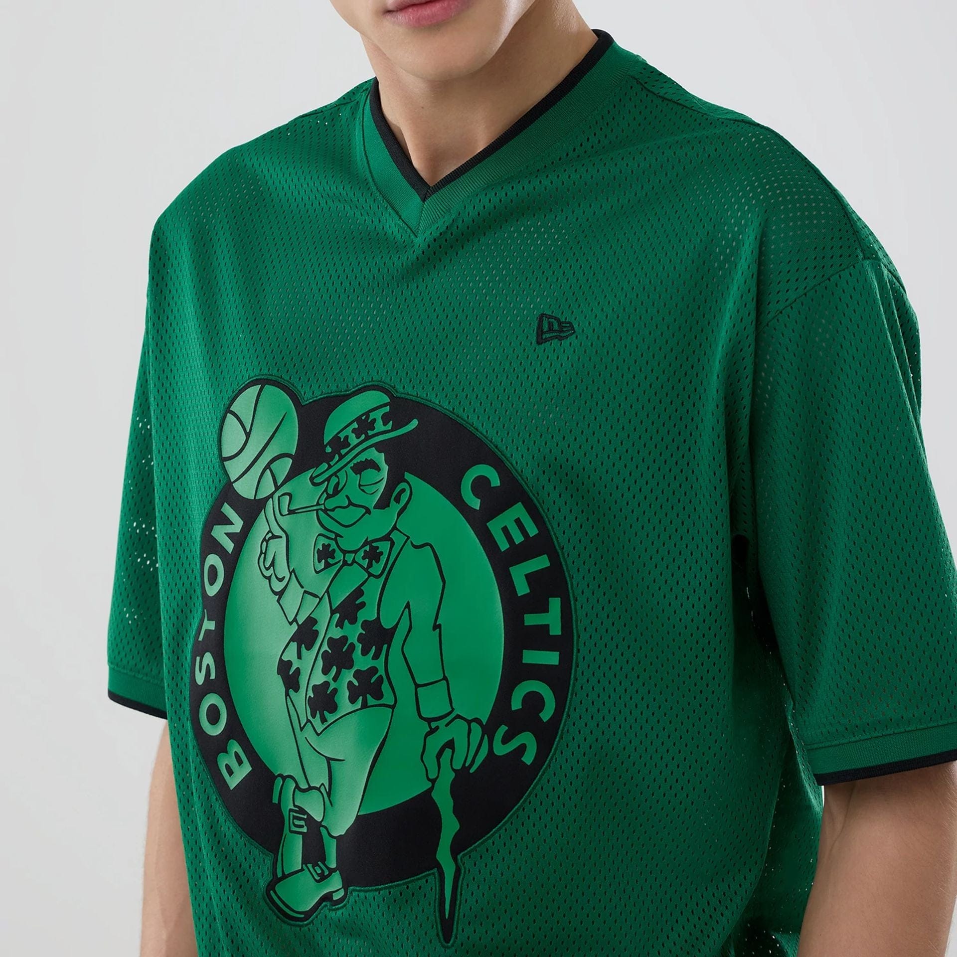 The model is wearing this NBA Mesh Boston Celtics Oversized T-Shirt in green. 3
