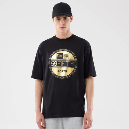 The model is wearing this New Era Sticker Porto Oversized T-Shirt in black. 1