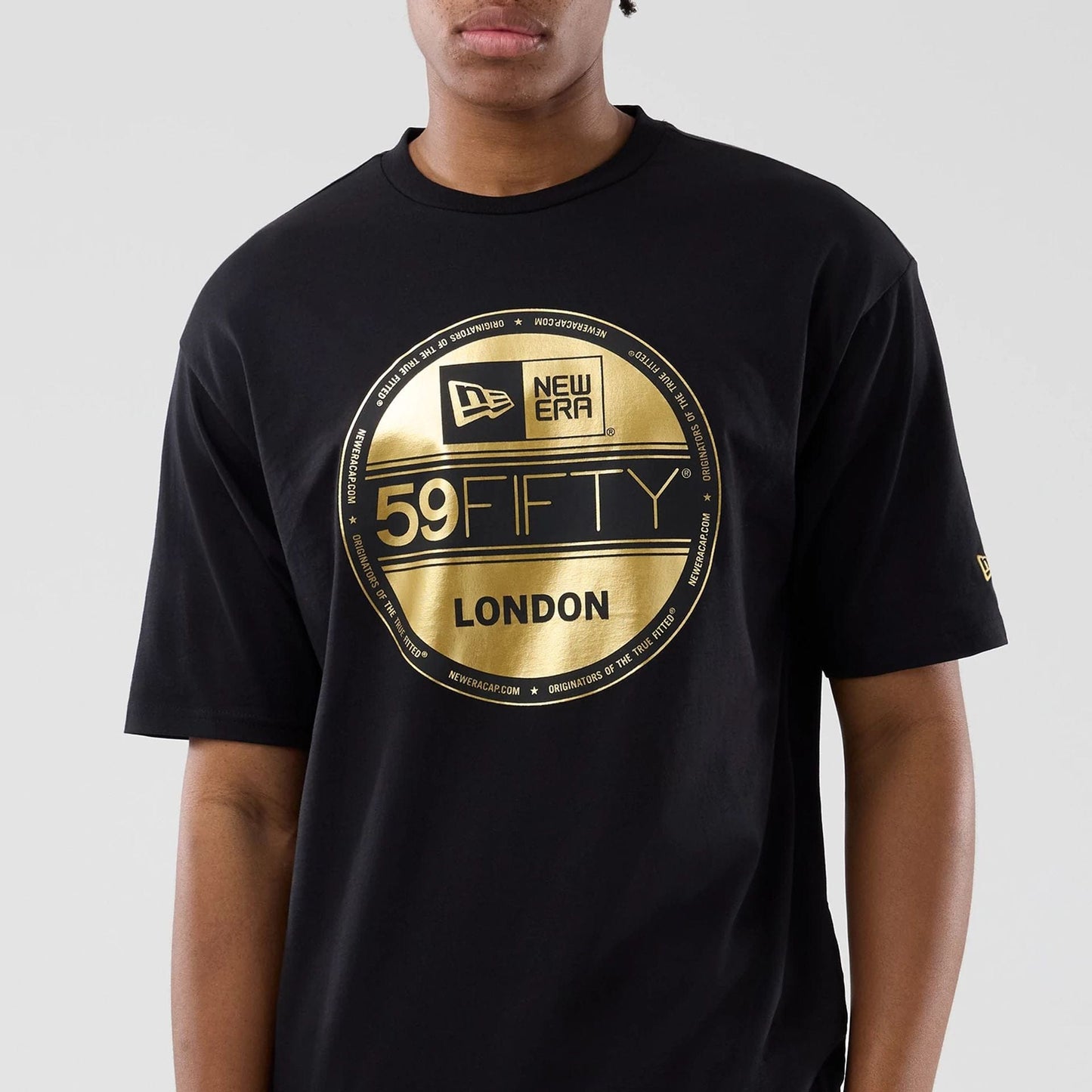The model is wearing this New Era Sticker London Oversized T-Shirt in black. 4