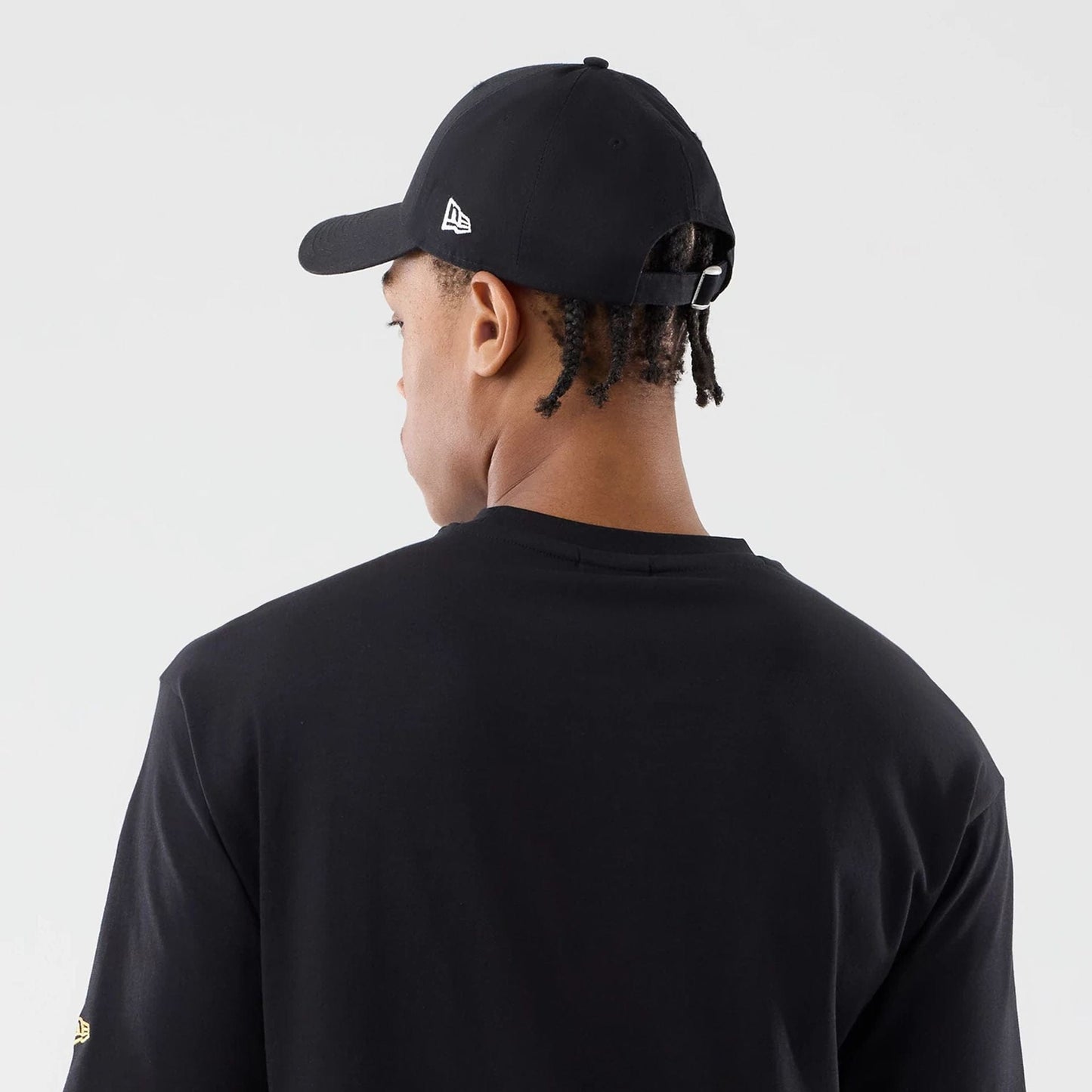The model is wearing this New Era Sticker Copenhagen Oversized T-Shirt in black. 7