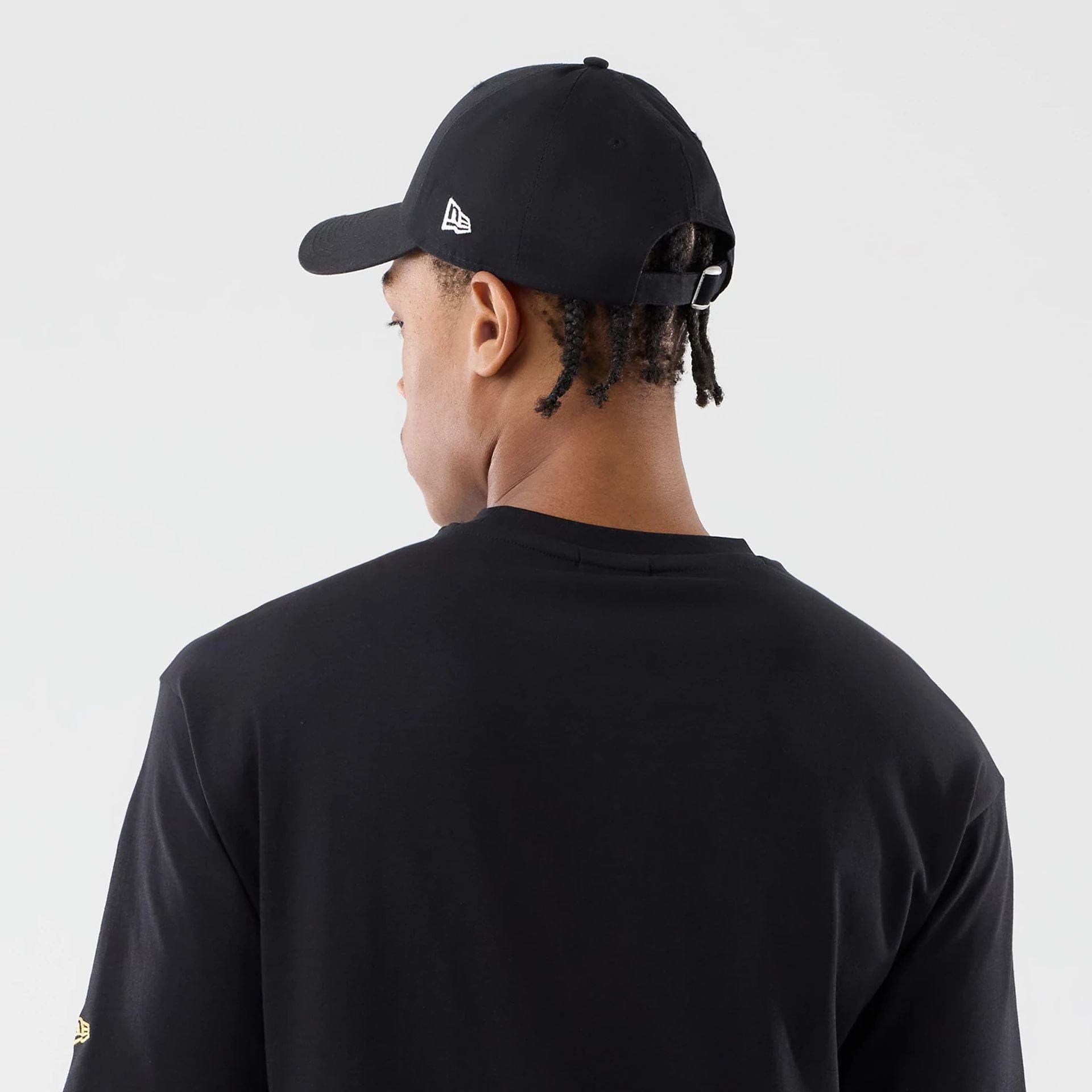 The model is wearing this New Era Sticker Copenhagen Oversized T-Shirt in black. 7