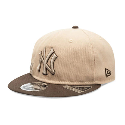 Pictured is this MLB Gothic Script New York Yankees Retro Crown 9FIFTY cap in beige. 3