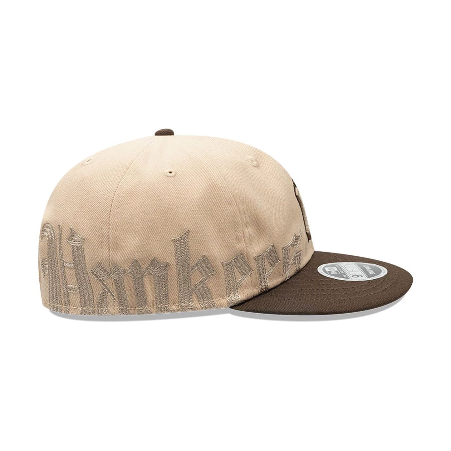 Pictured is this MLB Gothic Script New York Yankees Retro Crown 9FIFTY cap in beige. 4