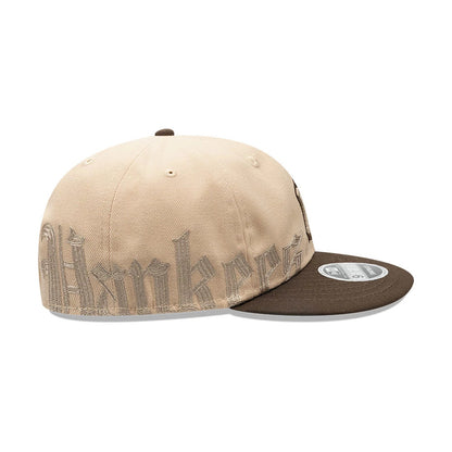 Pictured is this MLB Gothic Script New York Yankees Retro Crown 9FIFTY cap in beige. 4
