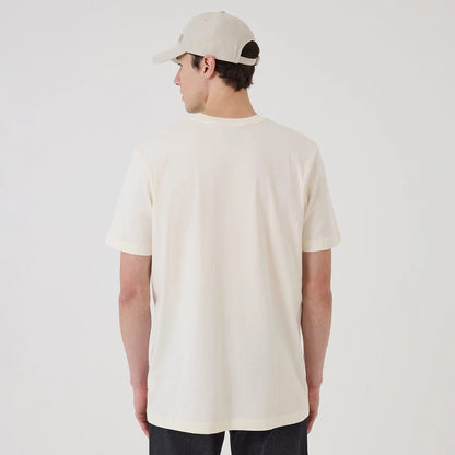 The model is wearing this MLB X Looney Tunes New York Yankees T-Shirt in Cream. 2