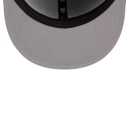 Pictured is this MLB X Looney Tunes Bugs Bunny Boston Red Sox 59FIFTY Fitted cap in navy. 2