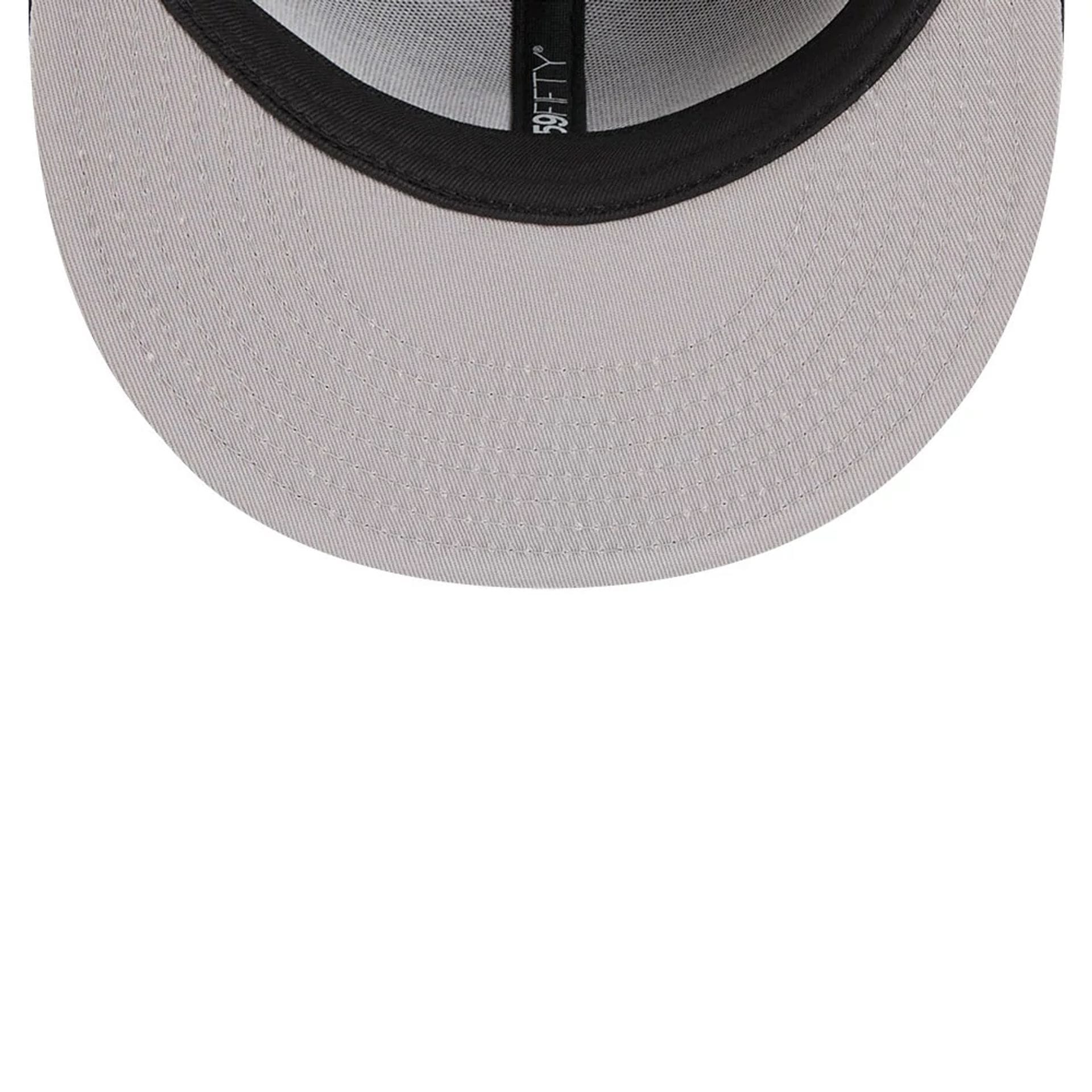 Pictured is this MLB X Looney Tunes Bugs Bunny Colorado Rockies 59FIFTY Fitted cap in black. 2