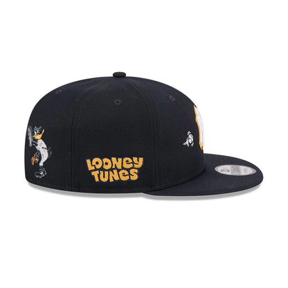 Pictured is this MLB X Looney Tunes Daffy Duck New York Yankees 9FIFTY Snapback Adjustable cap in navy. 6