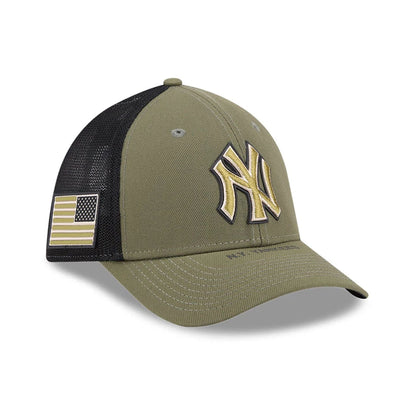 Pictured is this MLB Armed Forces Day 2026 New York Yankees 39THIRTY M-Crown Stretch Fit cap in green. 1