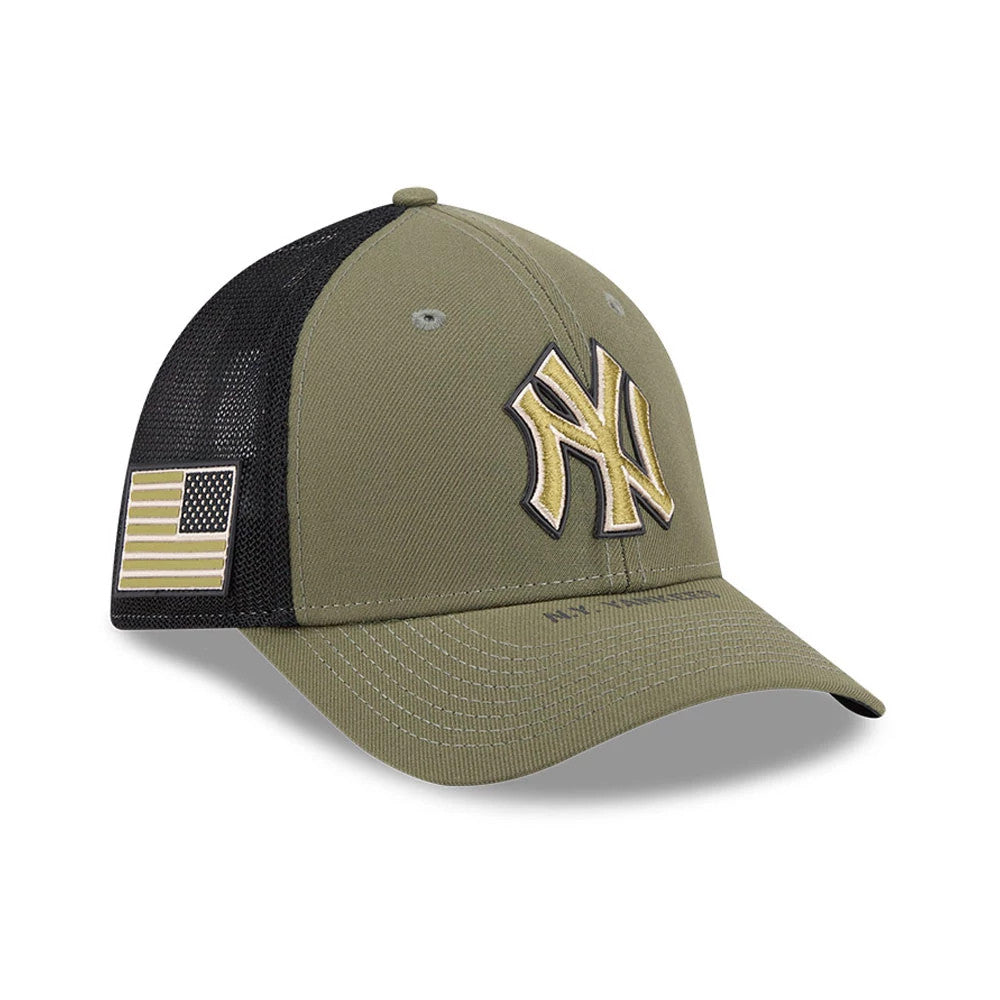 Pictured is this MLB Armed Forces Day 2026 New York Yankees 39THIRTY M-Crown Stretch Fit cap in green. 1