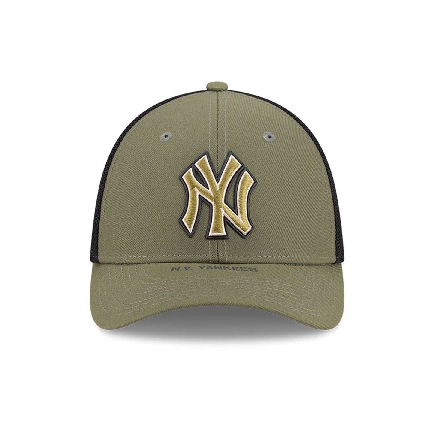 Pictured is this MLB Armed Forces Day 2026 New York Yankees 39THIRTY M-Crown Stretch Fit cap in green. 2