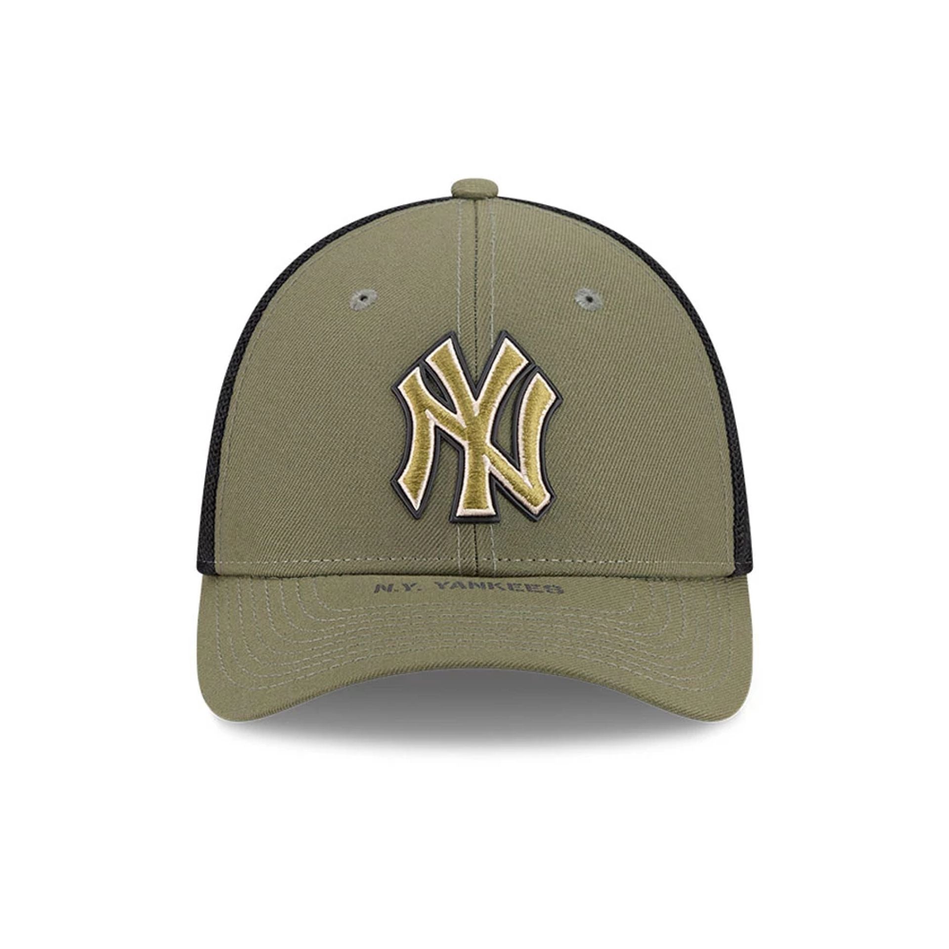 Pictured is this MLB Armed Forces Day 2026 New York Yankees 39THIRTY M-Crown Stretch Fit cap in green. 2