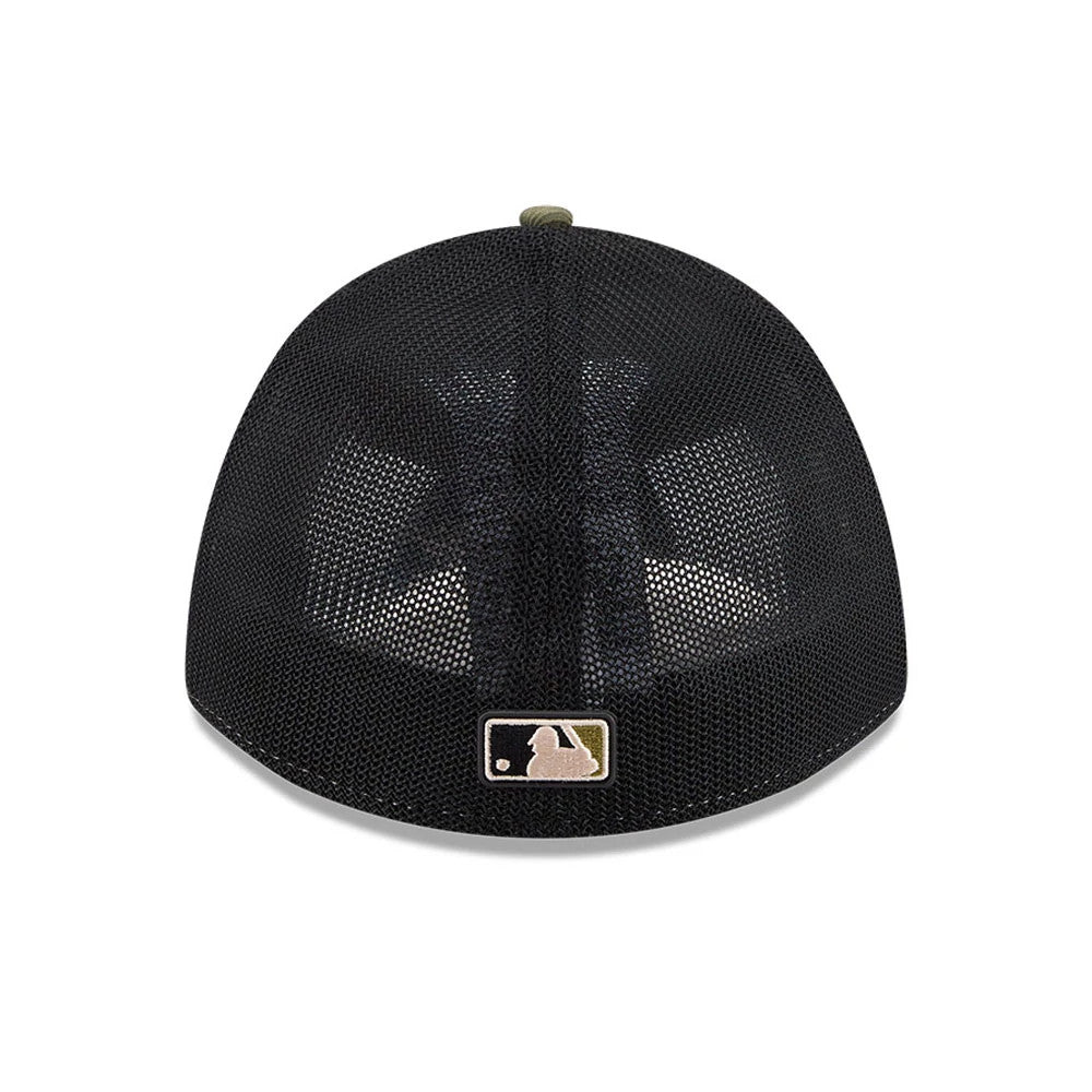 Pictured is this MLB Armed Forces Day 2026 New York Yankees 39THIRTY M-Crown Stretch Fit cap in green. 6