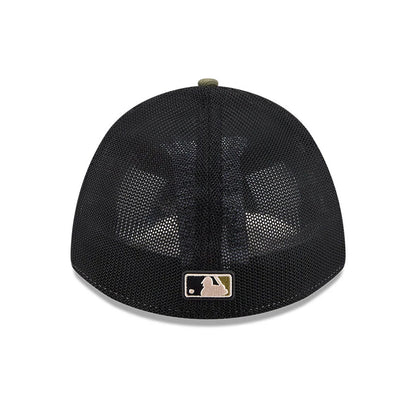 Pictured is this MLB Armed Forces Day 2026 New York Yankees 39THIRTY M-Crown Stretch Fit cap in green. 6