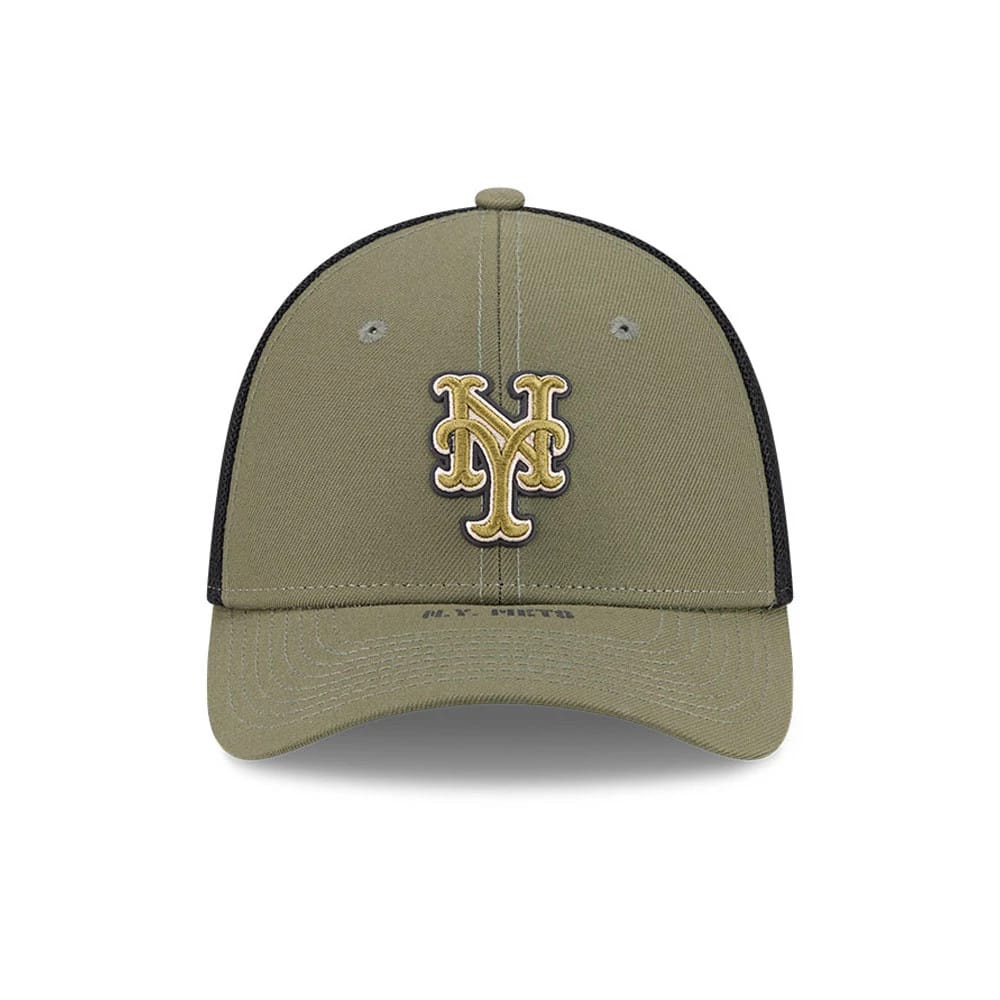 Pictured is this MLB Armed Forces Day 2026 New York Mets 39THIRTY M-Crown Stretch Fit cap in green. 2