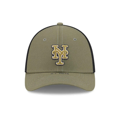 Pictured is this MLB Armed Forces Day 2026 New York Mets 39THIRTY M-Crown Stretch Fit cap in green. 2