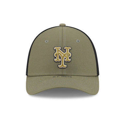 Pictured is this MLB Armed Forces Day 2026 New York Mets 39THIRTY M-Crown Stretch Fit cap in green. 2