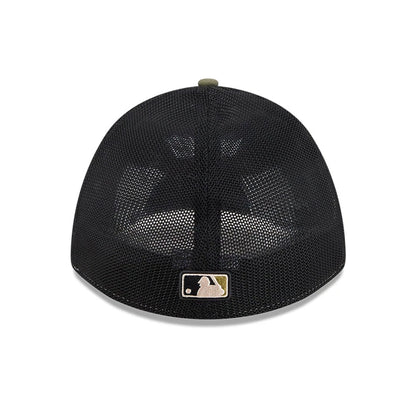 Pictured is this MLB Armed Forces Day 2026 New York Mets 39THIRTY M-Crown Stretch Fit cap in green. 4
