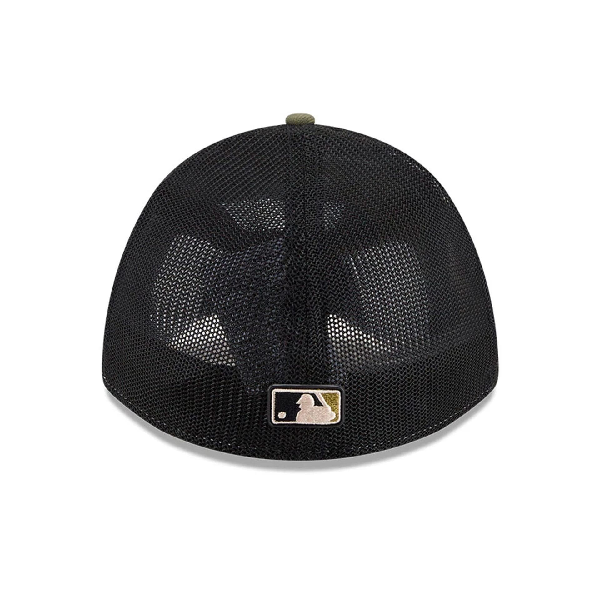 Pictured is this MLB Armed Forces Day 2026 LA Dodgers 39THIRTY M-Crown Stretch Fit cap in green. 6