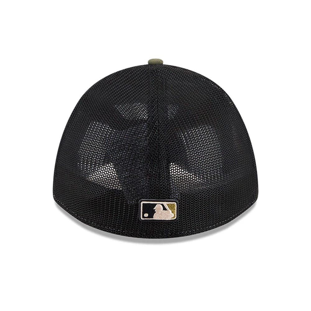 Pictured is this MLB Armed Forces Day 2026 LA Dodgers 39THIRTY M-Crown Stretch Fit cap in green. 6