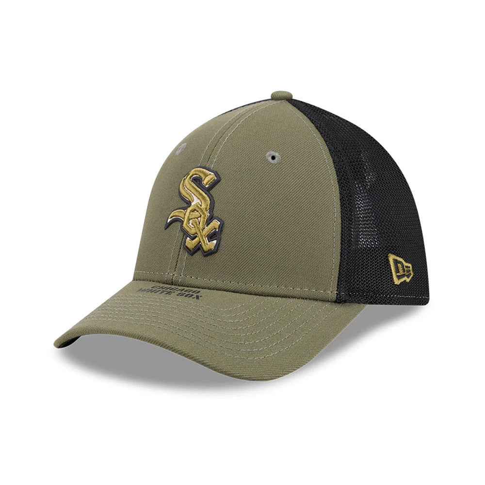 Pictured is this MLB Armed Forces Day 2026 Chicago White Sox 39THIRTY M-Crown Stretch Fit cap in green. 3