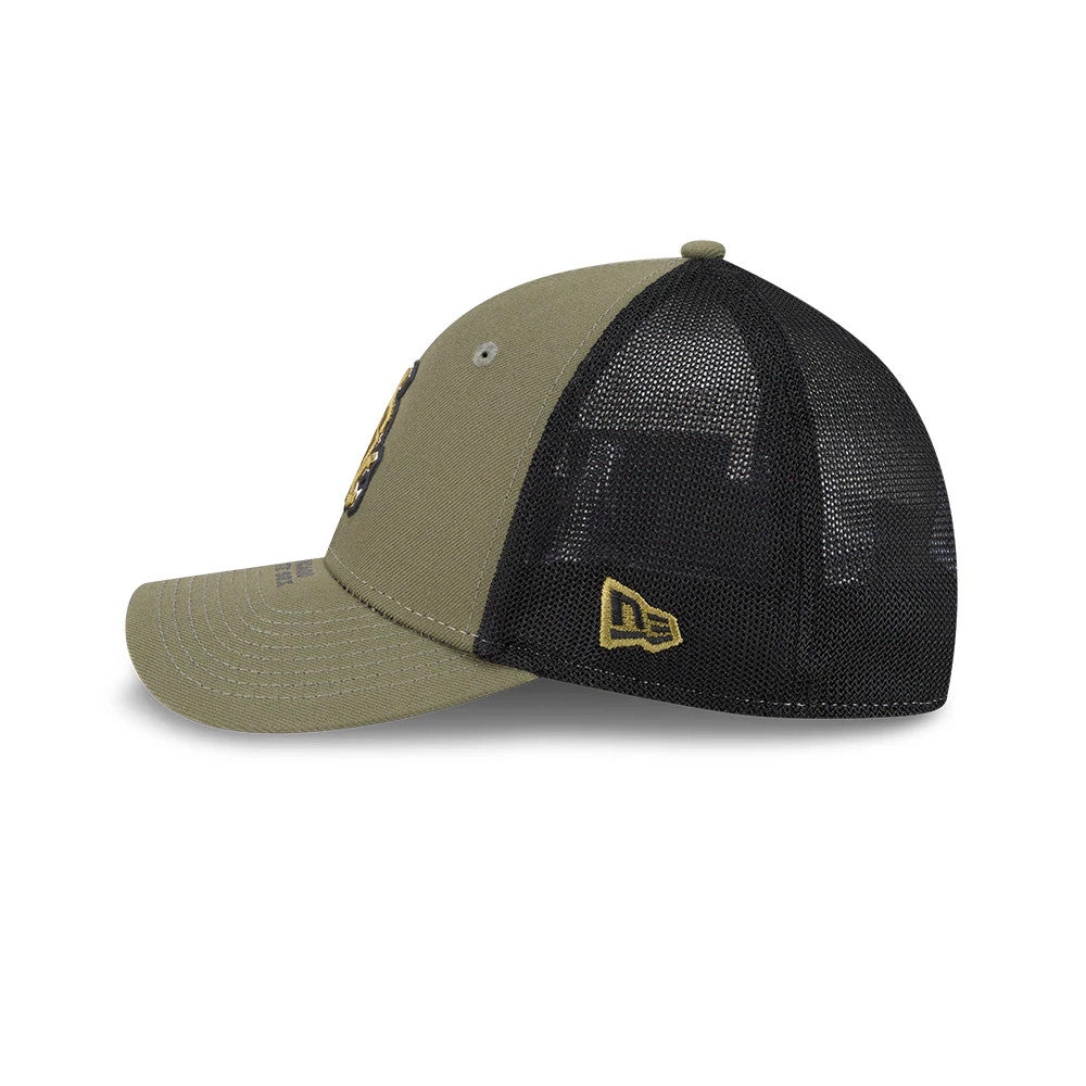 Pictured is this MLB Armed Forces Day 2026 Chicago White Sox 39THIRTY M-Crown Stretch Fit cap in green. 5
