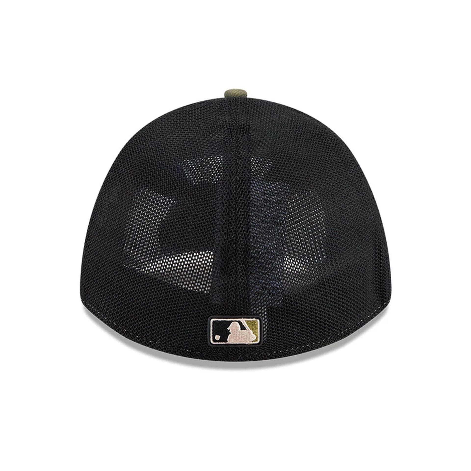 Pictured is this MLB Armed Forces Day 2026 Chicago White Sox 39THIRTY M-Crown Stretch Fit cap in green. 6