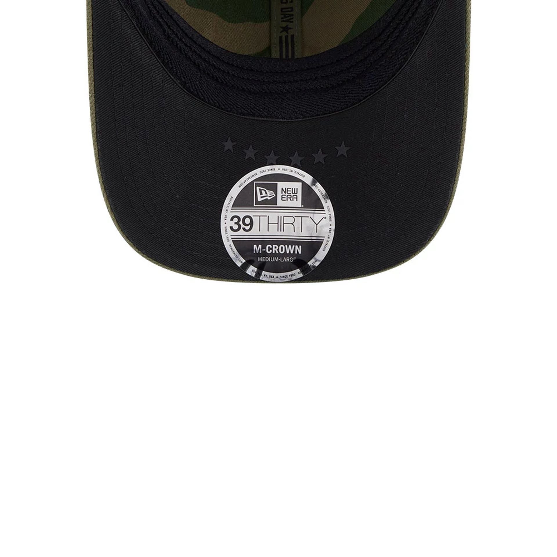 Pictured is this MLB Armed Forces Day 2026 Chicago White Sox 39THIRTY M-Crown Stretch Fit cap in green. 7