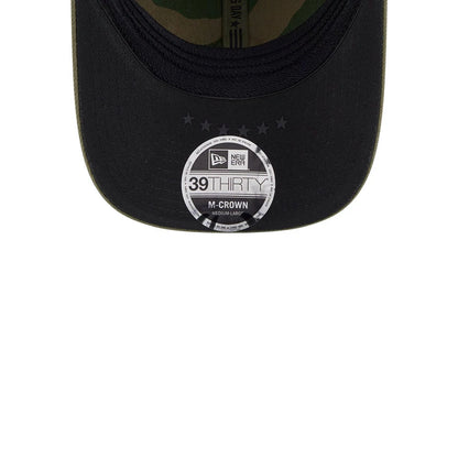 Pictured is this MLB Armed Forces Day 2026 Chicago White Sox 39THIRTY M-Crown Stretch Fit cap in green. 7