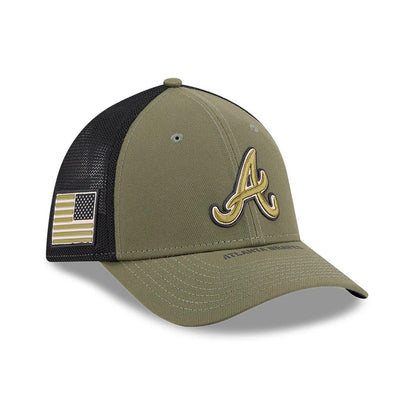 Pictured is this MLB Armed Forces Day 2026 Atlanta Braves 39THIRTY M-Crown Stretch Fit cap in green. 1