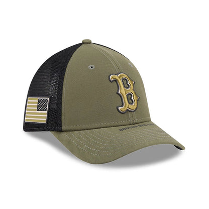Pictured is this MLB Armed Forces Day 2026 Boston Red Sox 39THIRTY M-Crown Stretch Fit cap in green. 1