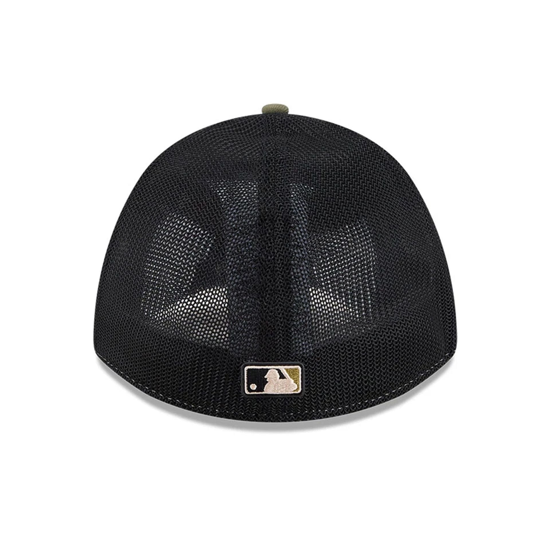 Pictured is this MLB Armed Forces Day 2026 Boston Red Sox 39THIRTY M-Crown Stretch Fit cap in green. 6