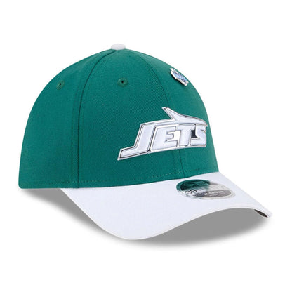 Pictured is this NFL Draft 2026 New York Jets 39THIRTY M-Crown Stretch Fit cap in green. 4