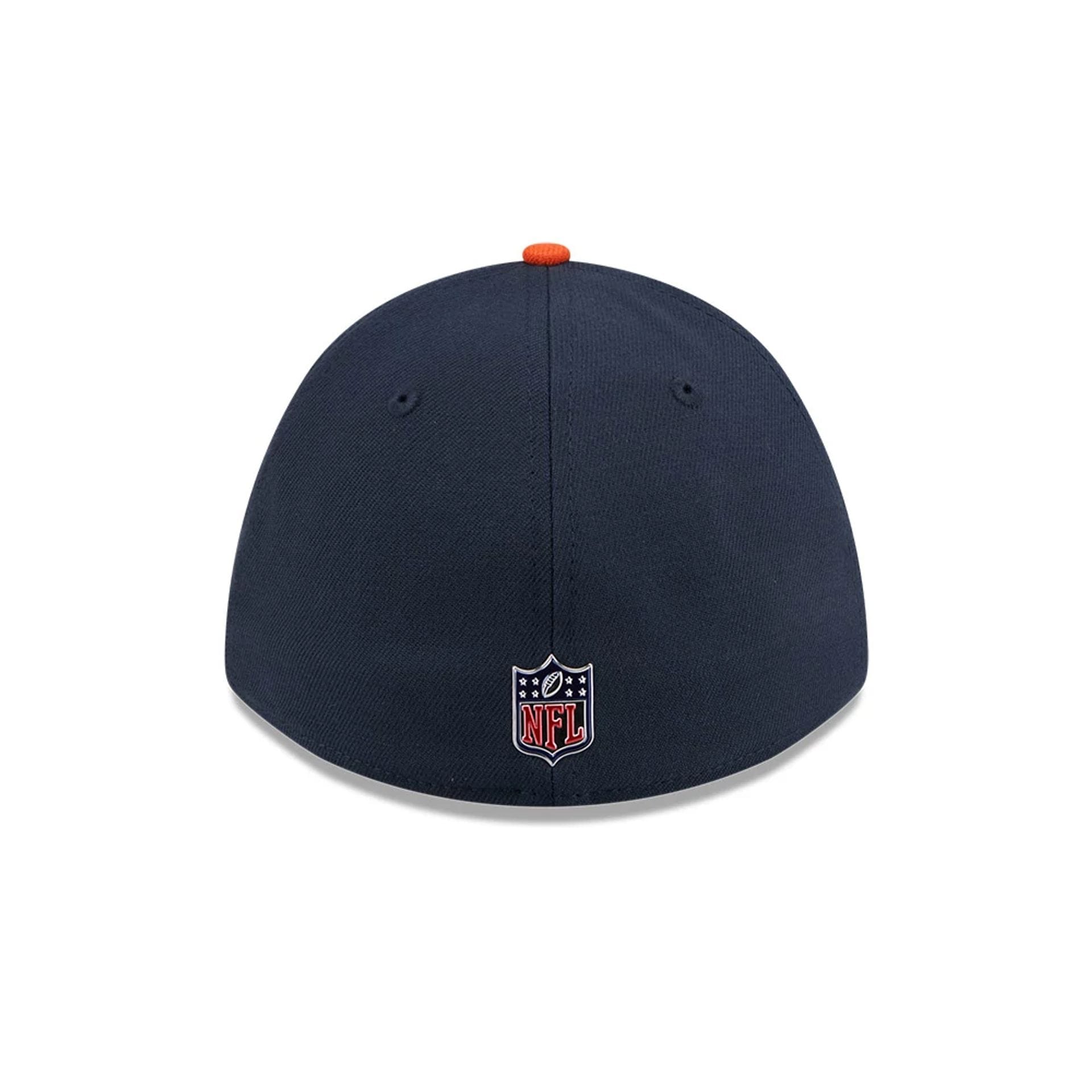 Pictured is this NFL Draft 2026 Chicago Bears 39THIRTY M-Crown Stretch Fit cap in navy. 4