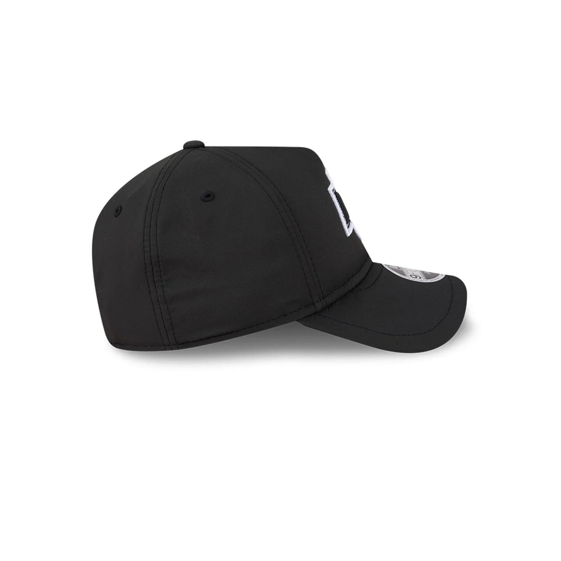 Pictured is this NHL Quickstrike LA Kings 9FORTY Apex cap in black. 6