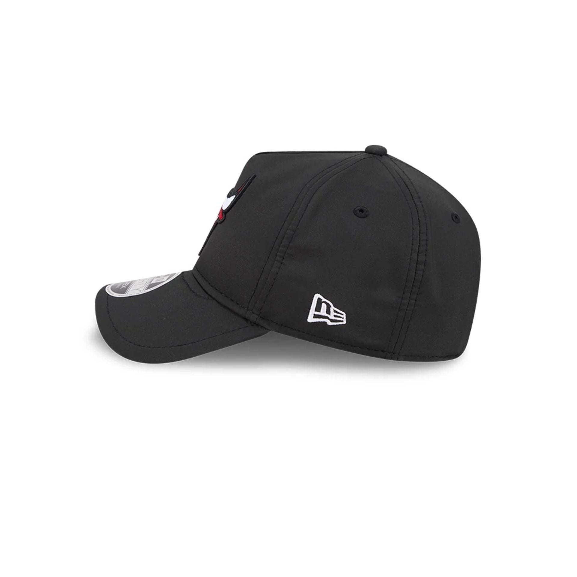 Pictured is this NBA Quickstrike Chicago Bulls 9FORTY Apex cap in black. 4