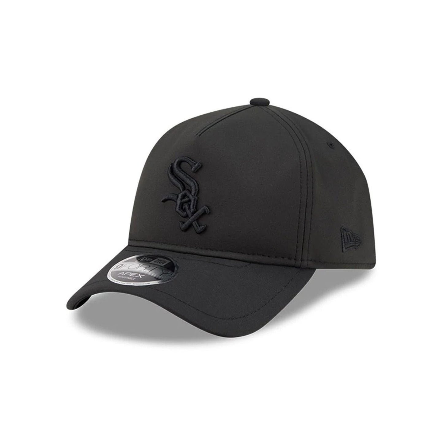 Pictured is this MLB Quickstrike Chicago White Sox 9FORTY Apex cap in black. 1