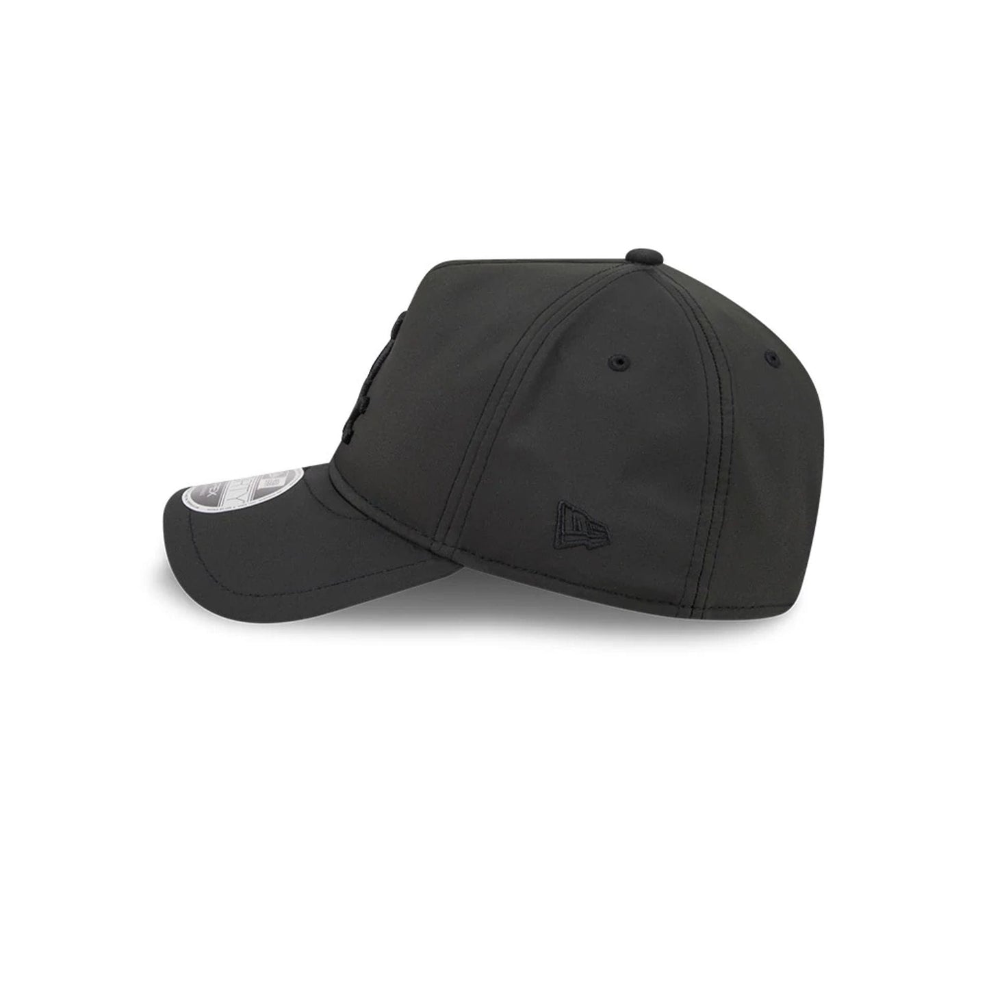 Pictured is this MLB Quickstrike Chicago White Sox 9FORTY Apex cap in black. 5