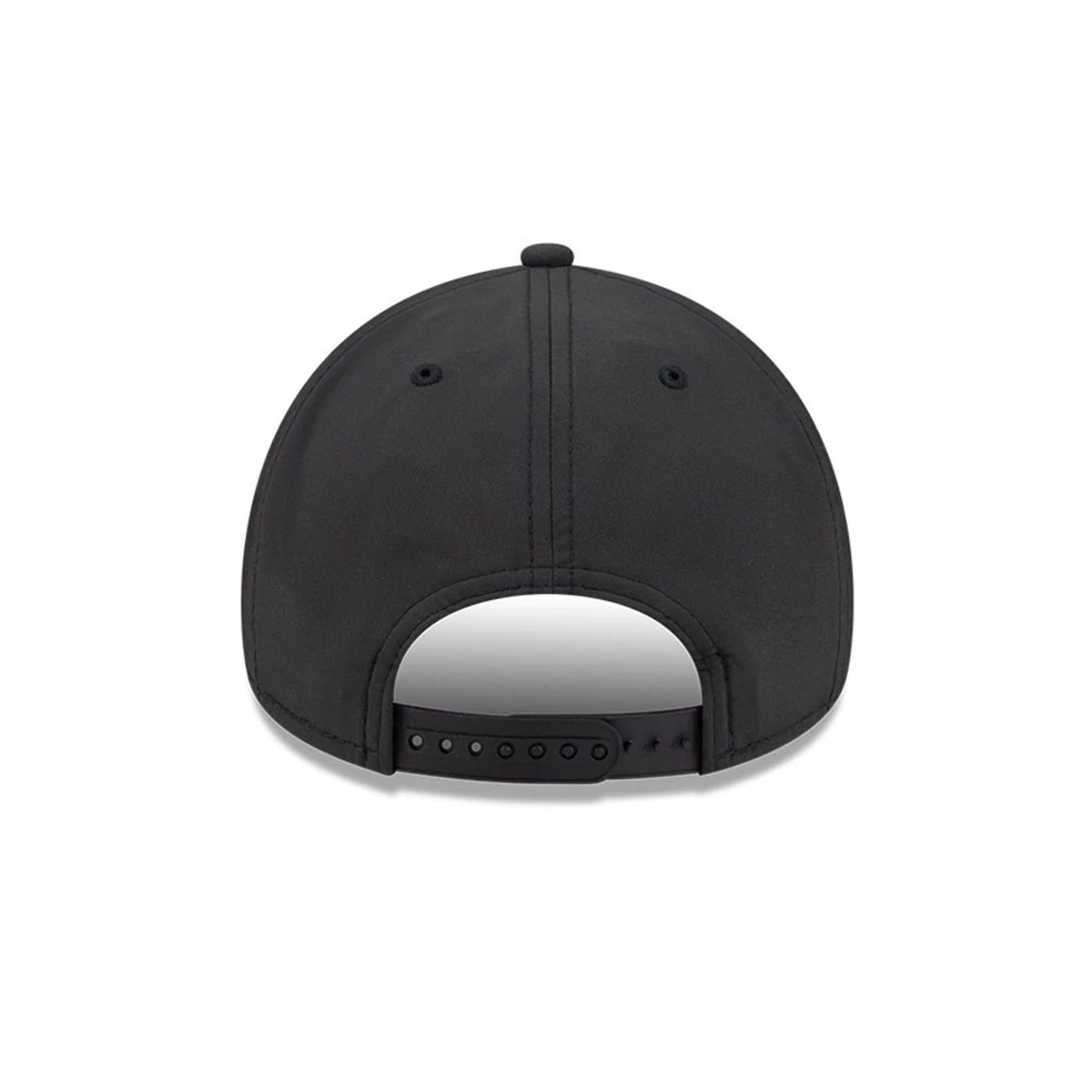 Pictured is this MLB Quickstrike Chicago White Sox 9FORTY Apex cap in black. 4