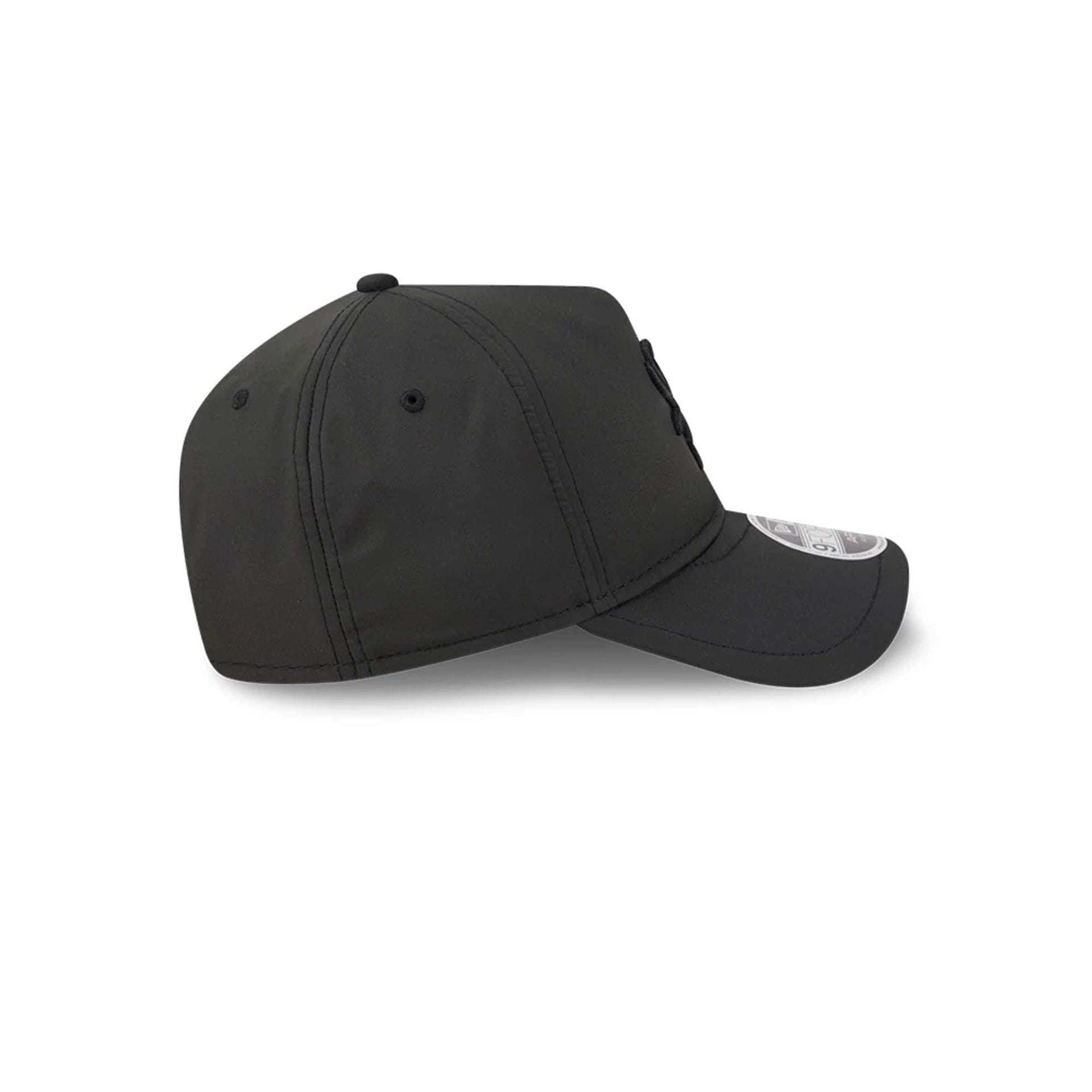 Pictured is this MLB Quickstrike Chicago White Sox 9FORTY Apex cap in black. 6