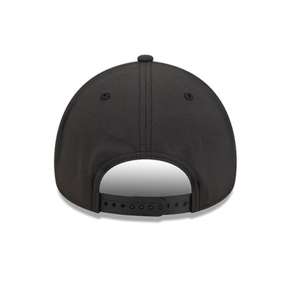 Pictured is this MLB Quickstrike Chicago White Sox 9FORTY Apex cap in black. 4