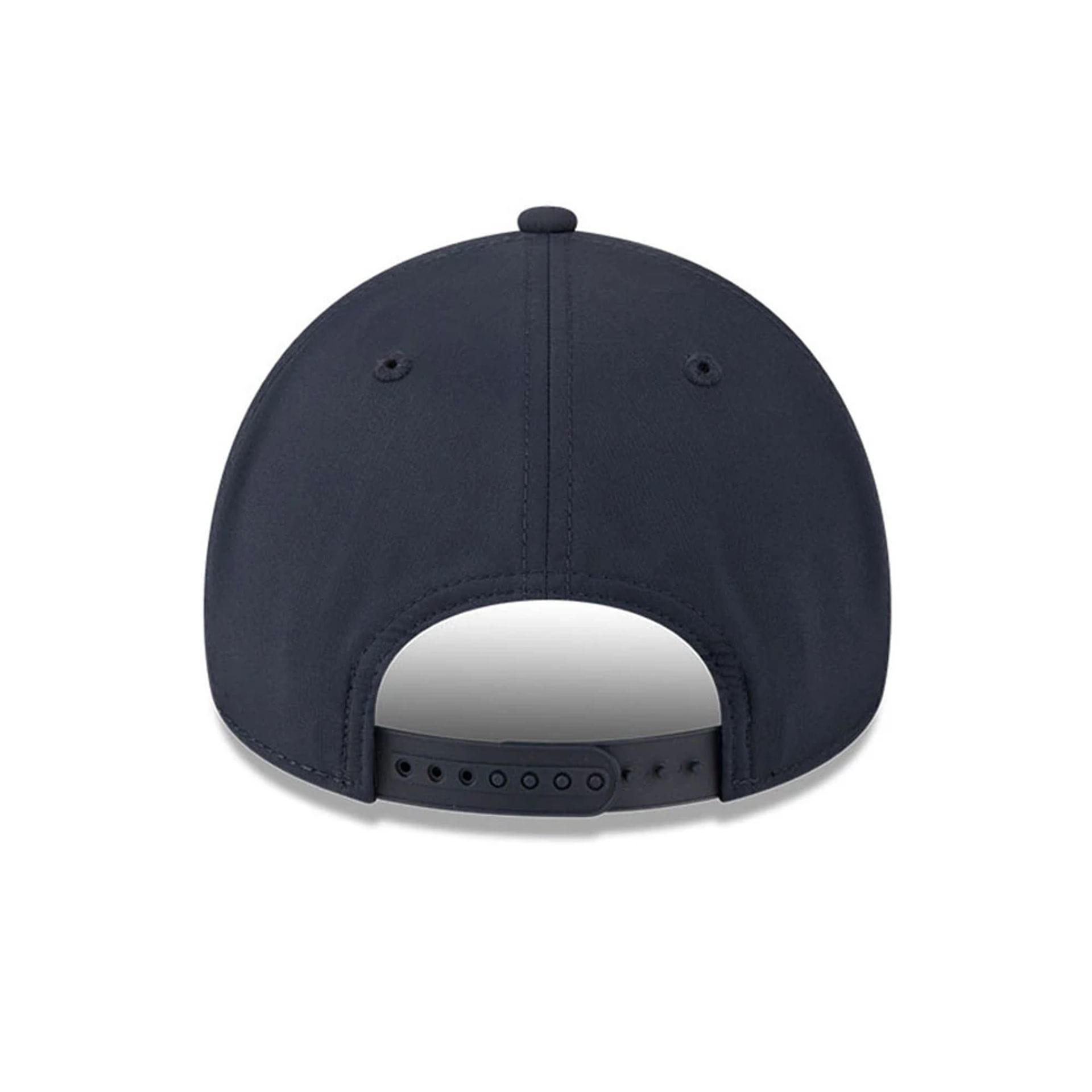 Pictured is this MLB Quickstrike New York Yankees 9FORTY Apex cap in navy. 4