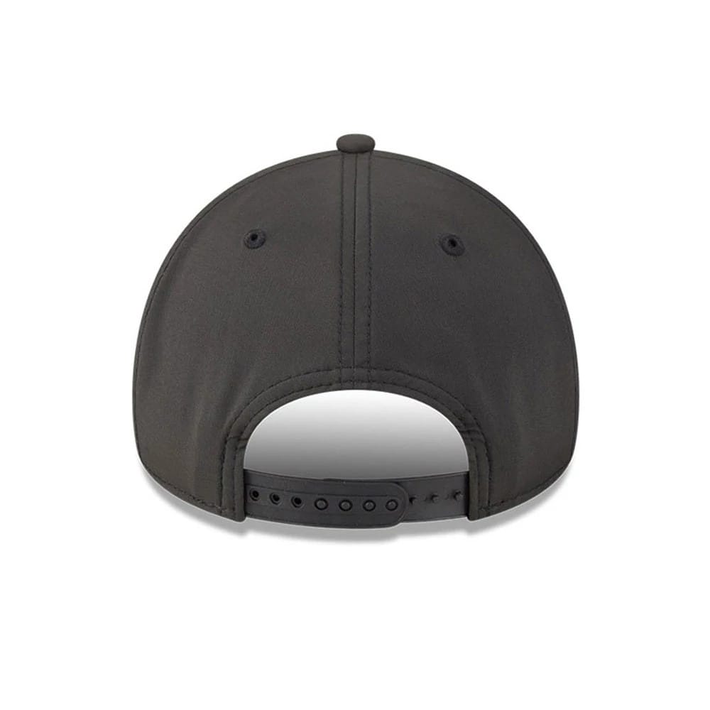 Pictured is this MLB Quickstrike Core New York Yankees 9FORTY Apex cap in black. 4