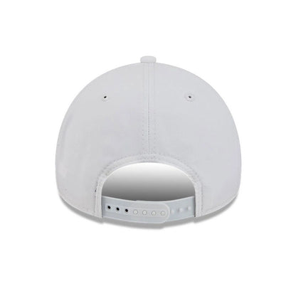 Pictured is this MLB Quickstrike Chicago White Sox 9FORTY Apex cap in white. 5